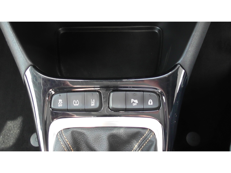 Vauxhall 1.2 Elite Nav SUV 5dr Petrol Manual Euro 6 (83 ps)