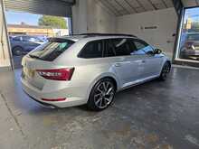 Skoda Superb 2.0 TDI SportLine Estate 5dr Diesel Manual Euro 6 (s/s) (150 ps) - U14591