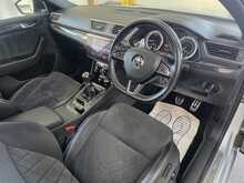 Skoda Superb 2.0 TDI SportLine Estate 5dr Diesel Manual Euro 6 (s/s) (150 ps) - U14591