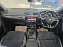 Skoda Superb 2.0 TDI SportLine Estate 5dr Diesel Manual Euro 6 (s/s) (150 ps) - U14591