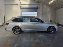Skoda Superb 2.0 TDI SportLine Estate 5dr Diesel Manual Euro 6 (s/s) (150 ps) - U14591