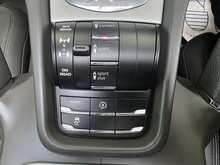 Porsche Cayenne 4.2 TD V8 S SUV 5dr Diesel TiptronicS 4WD Euro 5 ( SUV 4.2 Automatic Diesel - U14612