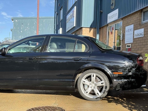 4.2 V8 R Saloon 4dr Petrol Automatic (314 g/km, 400 bhp)