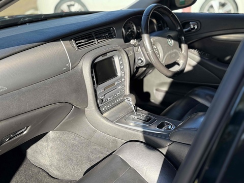 4.2 V8 R Saloon 4dr Petrol Automatic (314 g/km, 400 bhp)