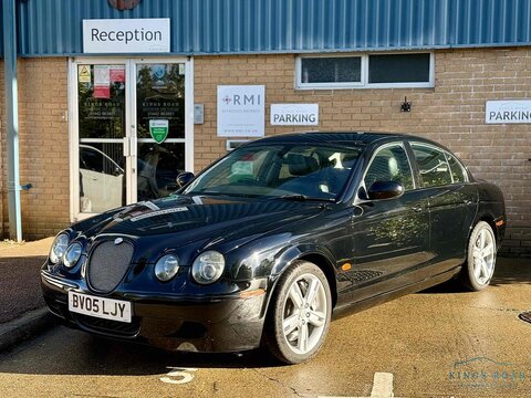 4.2 V8 R Saloon 4dr Petrol Automatic (314 g/km, 400 bhp)