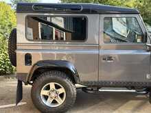 Land Rover Defender 90 Landmark 