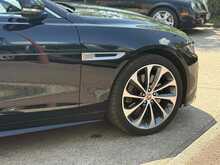 Jaguar XE P300i R-Dynamic HSE 