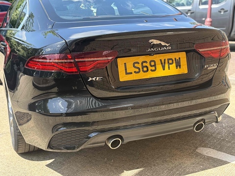 2.0 P300i R-Dynamic HSE Saloon 4dr Petrol Auto AWD Euro 6 (s/s) (300 ps)