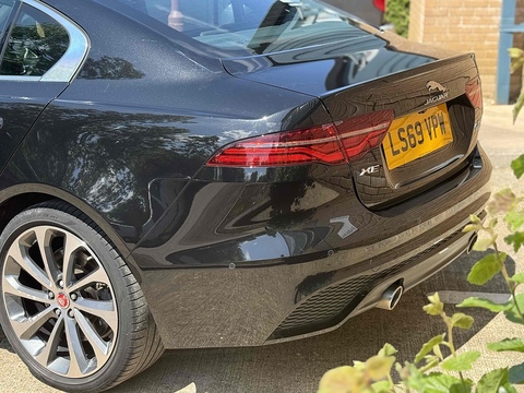 2.0 P300i R-Dynamic HSE Saloon 4dr Petrol Auto AWD Euro 6 (s/s) (300 ps)