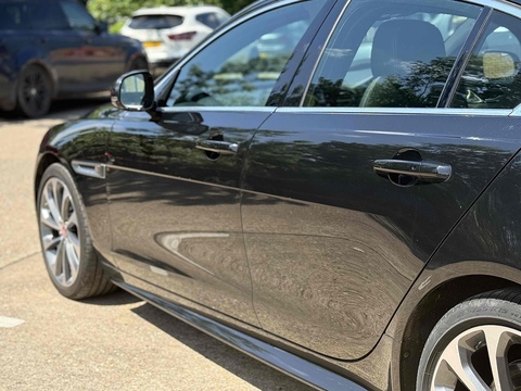 2.0 P300i R-Dynamic HSE Saloon 4dr Petrol Auto AWD Euro 6 (s/s) (300 ps)