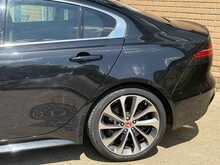 Jaguar XE P300i R-Dynamic HSE 