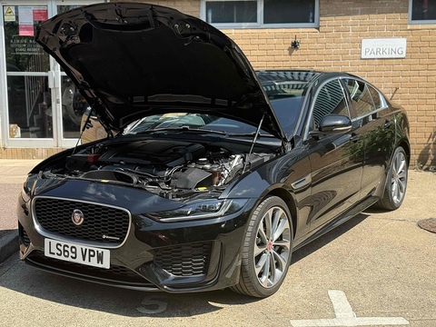 2.0 P300i R-Dynamic HSE Saloon 4dr Petrol Auto AWD Euro 6 (s/s) (300 ps)