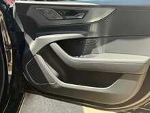 Jaguar XE P300i R-Dynamic HSE 