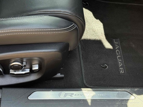 2.0 P300i R-Dynamic HSE Saloon 4dr Petrol Auto AWD Euro 6 (s/s) (300 ps)