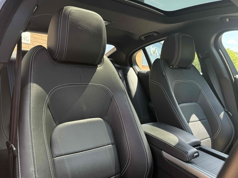 2.0 P300i R-Dynamic HSE Saloon 4dr Petrol Auto AWD Euro 6 (s/s) (300 ps)