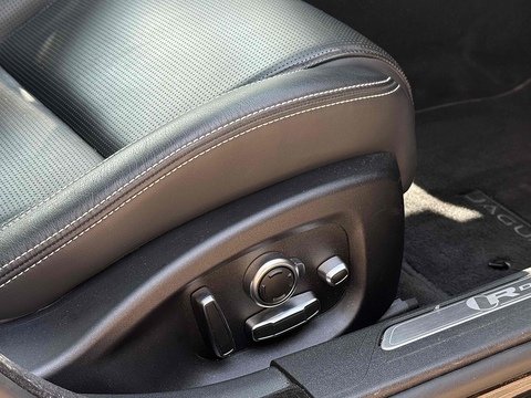 2.0 P300i R-Dynamic HSE Saloon 4dr Petrol Auto AWD Euro 6 (s/s) (300 ps)