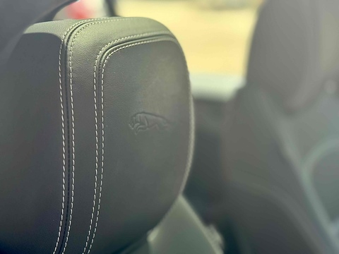 2.0 P300i R-Dynamic HSE Saloon 4dr Petrol Auto AWD Euro 6 (s/s) (300 ps)