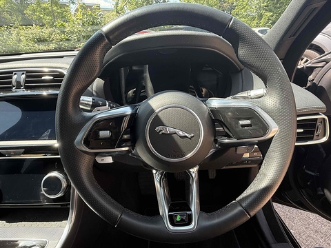 2.0 P300i R-Dynamic HSE Saloon 4dr Petrol Auto AWD Euro 6 (s/s) (300 ps)