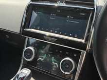 Jaguar XE P300i R-Dynamic HSE 