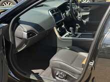 Jaguar XE P300i R-Dynamic HSE 