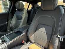 Jaguar XE P300i R-Dynamic HSE 