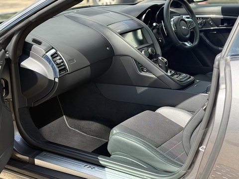 5.0 V8 R Coupe 2dr Petrol Auto AWD Euro 6 (s/s) (550 ps)