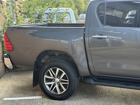 2.4 D-4D Invincible Pickup Double Cab 4dr Diesel Auto 4WD Euro 6 (s/s) (TSS) (150 ps)