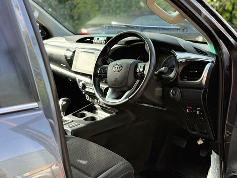 2.4 D-4D Invincible Pickup Double Cab 4dr Diesel Auto 4WD Euro 6 (s/s) (TSS) (150 ps)