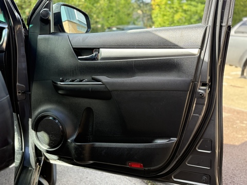 2.4 D-4D Invincible Pickup Double Cab 4dr Diesel Auto 4WD Euro 6 (s/s) (TSS) (150 ps)