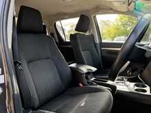 Toyota Hilux D-4D Invincible 