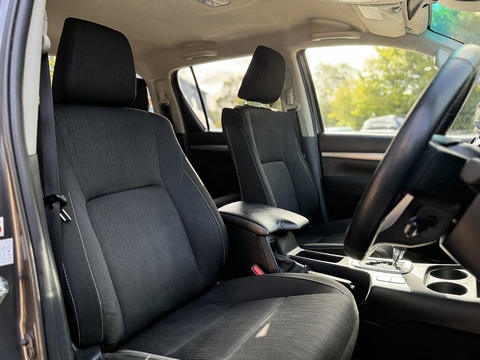 2.4 D-4D Invincible Pickup Double Cab 4dr Diesel Auto 4WD Euro 6 (s/s) (TSS) (150 ps)