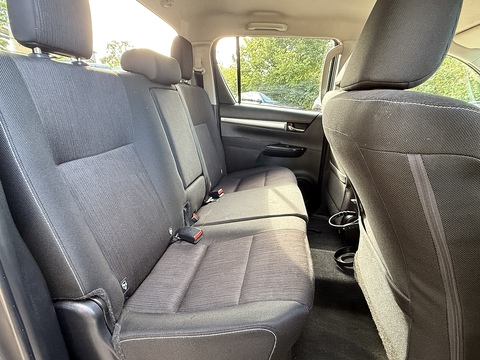 2.4 D-4D Invincible Pickup Double Cab 4dr Diesel Auto 4WD Euro 6 (s/s) (TSS) (150 ps)