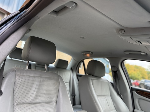 4.2 V8 Saloon 4dr Petrol Automatic (289 g/km, 400 bhp)