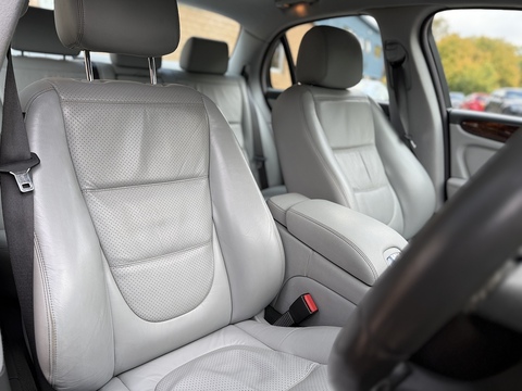 4.2 V8 Saloon 4dr Petrol Automatic (289 g/km, 400 bhp)