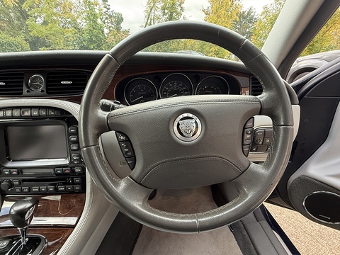 4.2 V8 Saloon 4dr Petrol Automatic (289 g/km, 400 bhp)