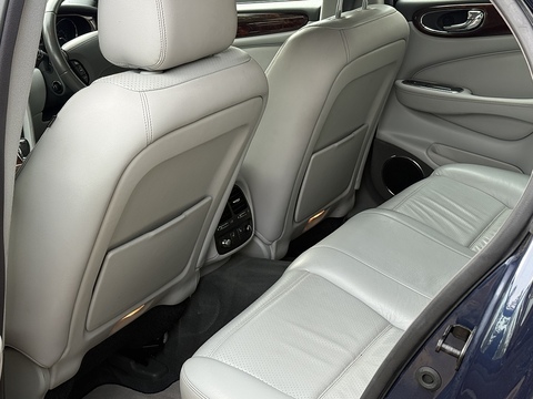 4.2 V8 Saloon 4dr Petrol Automatic (289 g/km, 400 bhp)