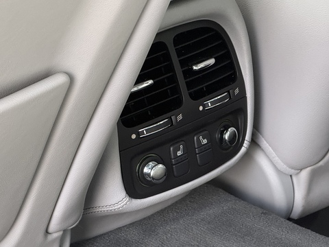 4.2 V8 Saloon 4dr Petrol Automatic (289 g/km, 400 bhp)