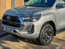 Toyota Hilux D-4D Invincible 
