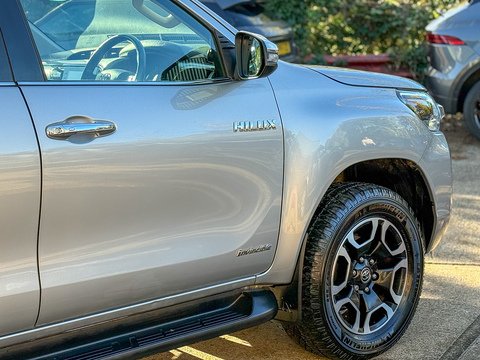 D-4D Invincible Pickup 2.8 Automatic Diesel