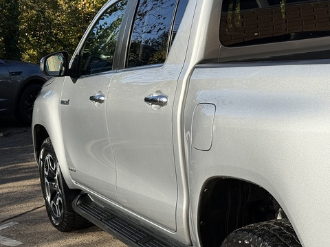 D-4D Invincible Pickup 2.8 Automatic Diesel