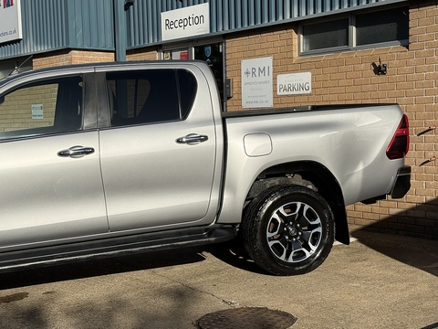 D-4D Invincible Pickup 2.8 Automatic Diesel