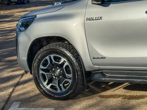 D-4D Invincible Pickup 2.8 Automatic Diesel