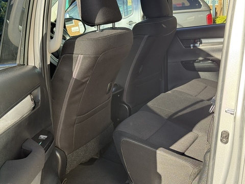 D-4D Invincible Pickup 2.8 Automatic Diesel