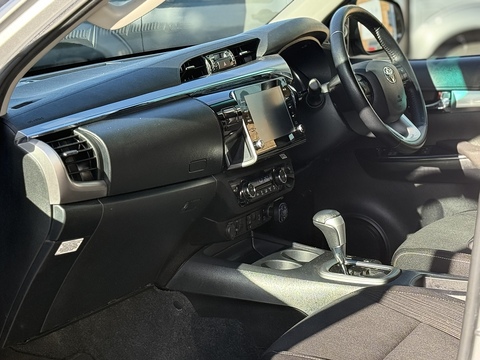 D-4D Invincible Pickup 2.8 Automatic Diesel