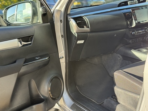 D-4D Invincible Pickup 2.8 Automatic Diesel