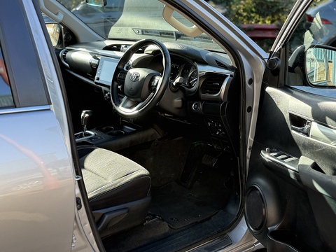 D-4D Invincible Pickup 2.8 Automatic Diesel