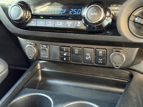 D-4D Invincible Pickup 2.8 Automatic Diesel