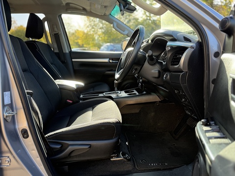 D-4D Invincible Pickup 2.8 Automatic Diesel