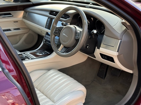 2.0d Portfolio Saloon 4dr Diesel Auto AWD Euro 6 (s/s) (180 ps)