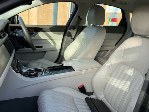 2.0d Portfolio Saloon 4dr Diesel Auto AWD Euro 6 (s/s) (180 ps)